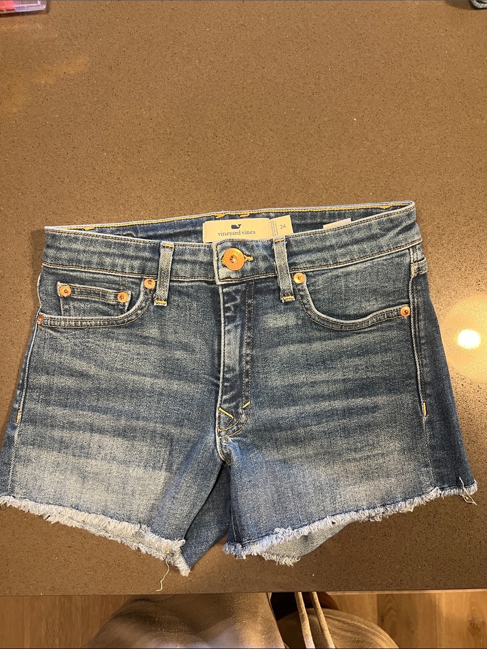 NWOT. WMNS. High Rise Size 24/XS Vineyard Vines Faded Blue Denim Cutoff Shorts!